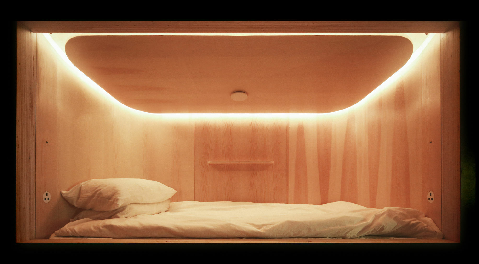 Capsule hotel Sleeep Hkg Gough St 2*